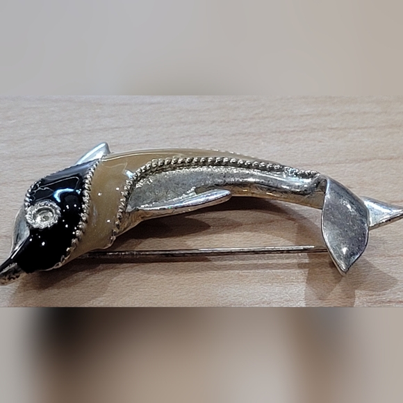 Darlene Dolphin Pin - Gold Tone & Enamel - Vintage - Picture 11 of 12